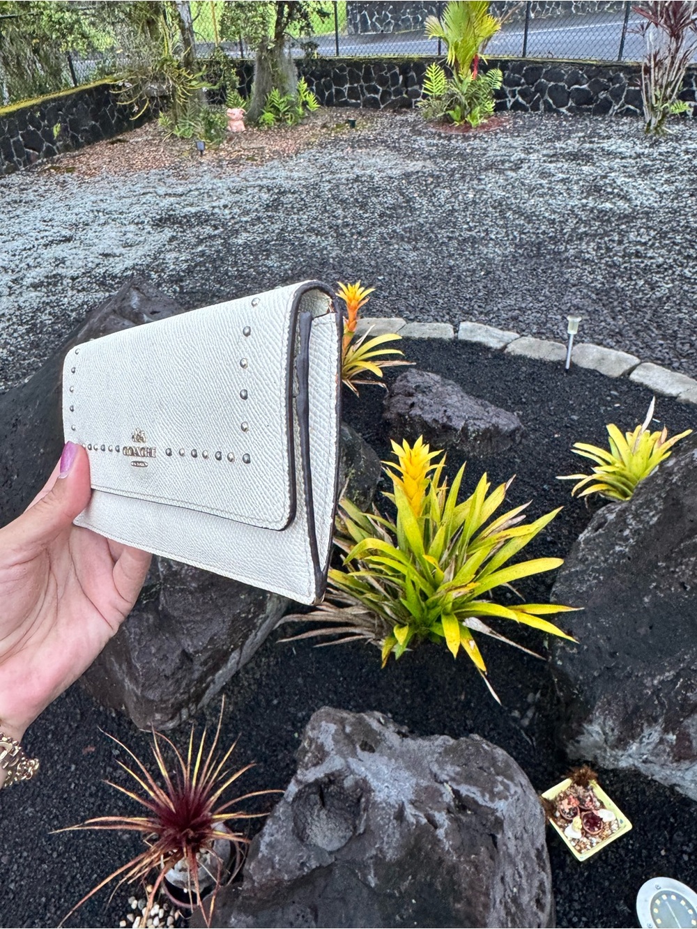 Coach New York Studded Envelope Wallet Egg Shell White Leather - Picture 5 of 9